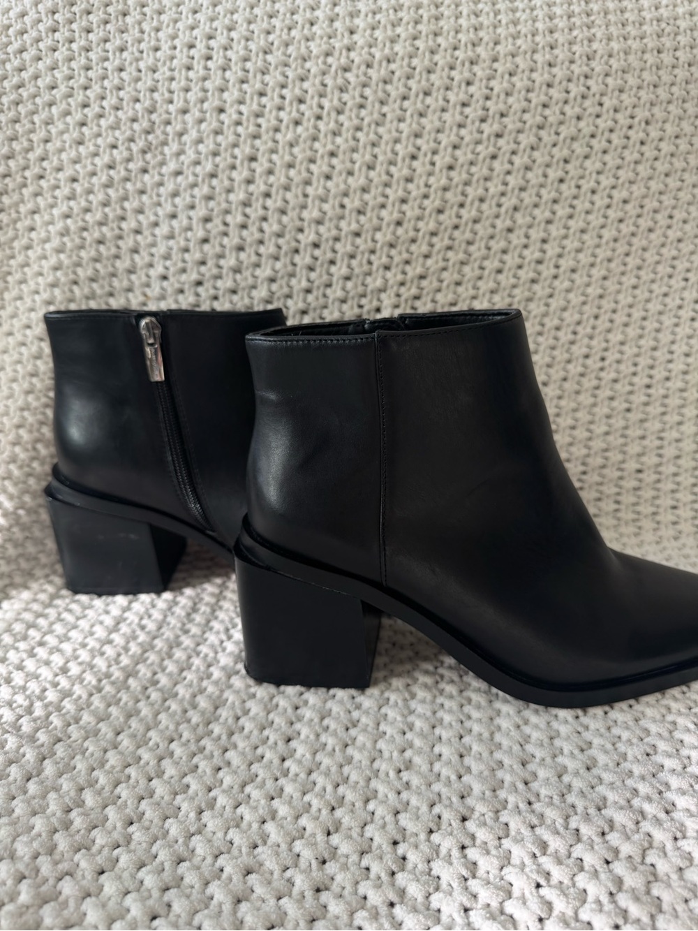Vince Camuto Kelmi Black Leather Booties Size 7